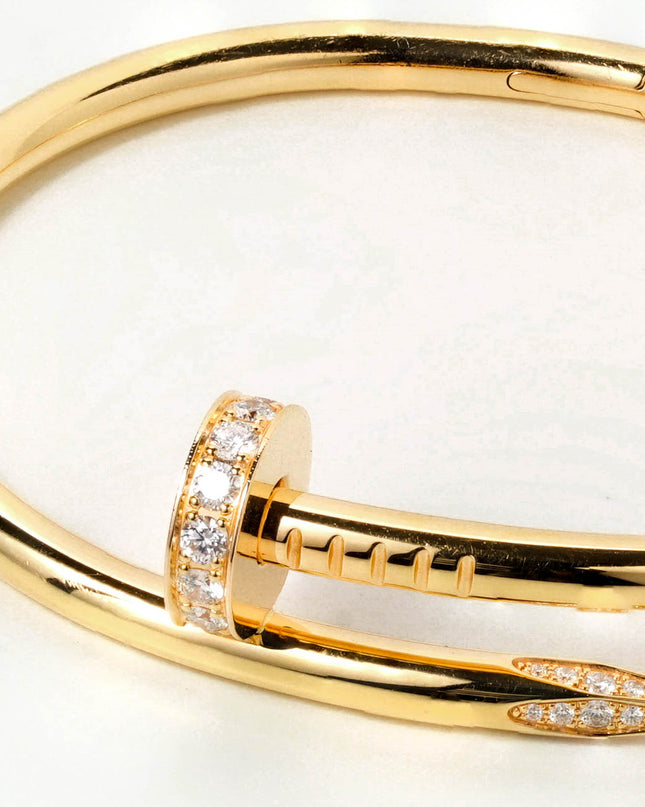 JUSTE UN CLOU BRACELET 18K YELLOWGOLD WITH 32 BRILLIANT CUT DIAMONDS (2023)