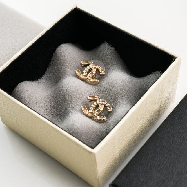 EARRINGS CC MATTE GHW