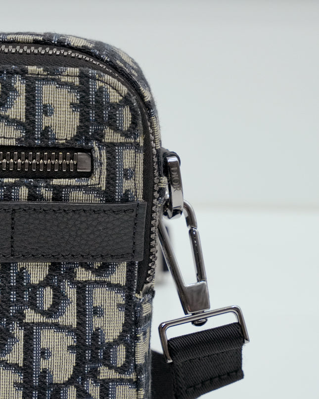 OBLIQUE SAFARI SHOULDER BAG NAVY BLUE