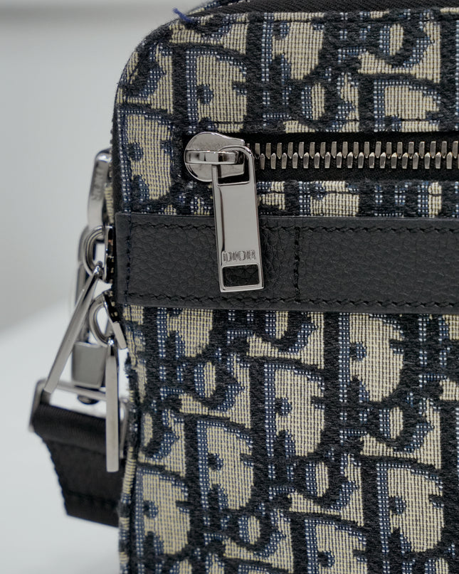 OBLIQUE SAFARI SHOULDER BAG NAVY BLUE