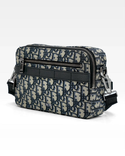 OBLIQUE SAFARI SHOULDER BAG NAVY BLUE