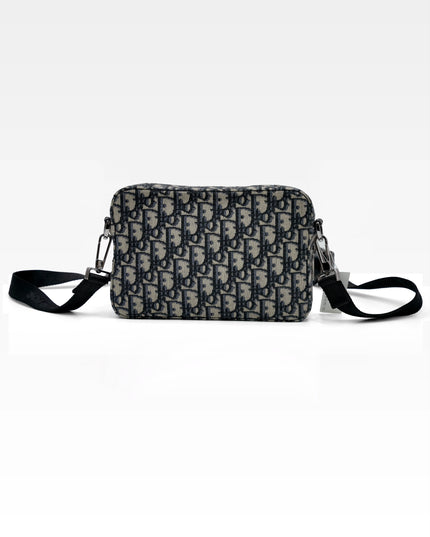 OBLIQUE SAFARI SHOULDER BAG NAVY BLUE