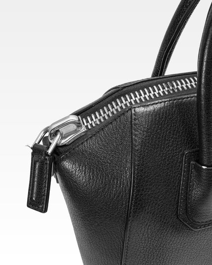 BLACK LEATHER MEDIUM ANTIGONA SATCHEL SIZE MEDIUM