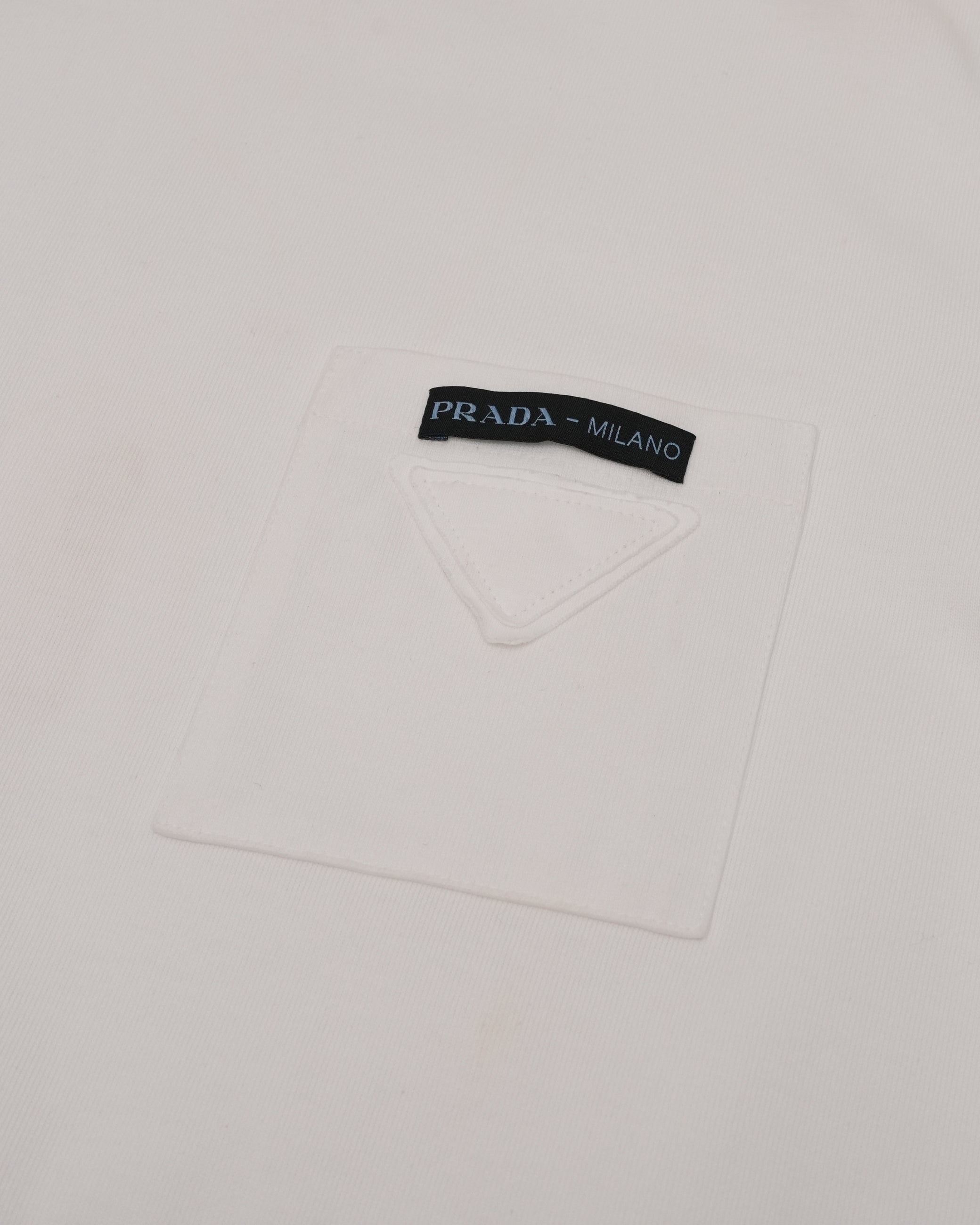 PRADA　白tシャツ Prada ロゴ Tシャツ | ホワイト | FARFETCH JP