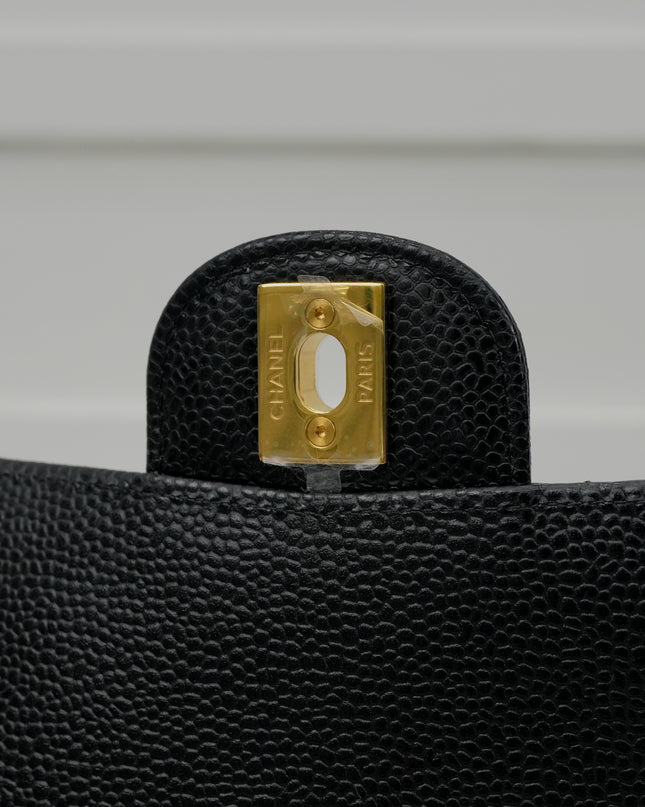 MEDIUM CLASSIC FLAP BLACK CAVIAR GOLDHARDWARE