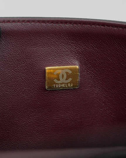 MEDIUM CLASSIC FLAP BLACK CAVIAR GOLDHARDWARE