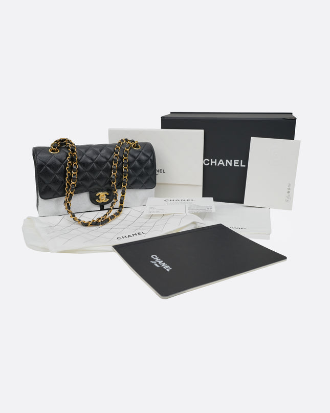 MEDIUM CLASSIC FLAP BLACK CAVIAR GOLDHARDWARE