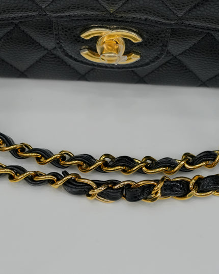 MEDIUM CLASSIC FLAP BLACK CAVIAR GOLDHARDWARE