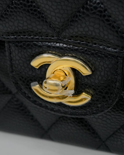 MEDIUM CLASSIC FLAP BLACK CAVIAR GOLDHARDWARE