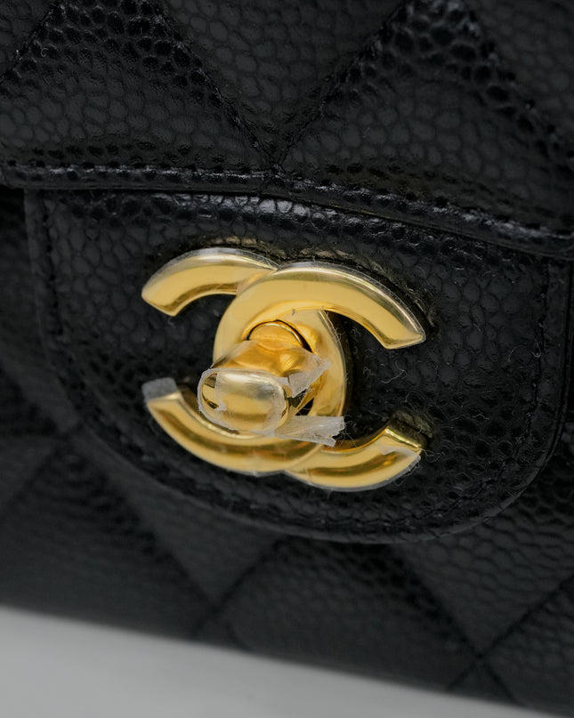 MEDIUM CLASSIC FLAP BLACK CAVIAR GOLDHARDWARE