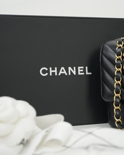 CLASSIC DOUBLE FLAP MEDIUM CHEVRON LAMBSKIN (MATTE) GHW BLACK