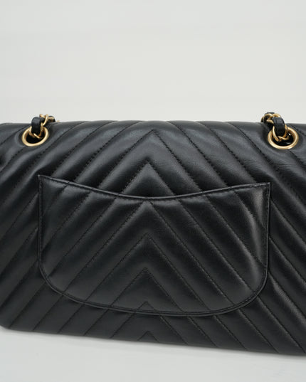 CLASSIC DOUBLE FLAP MEDIUM CHEVRON LAMBSKIN (MATTE) GHW BLACK