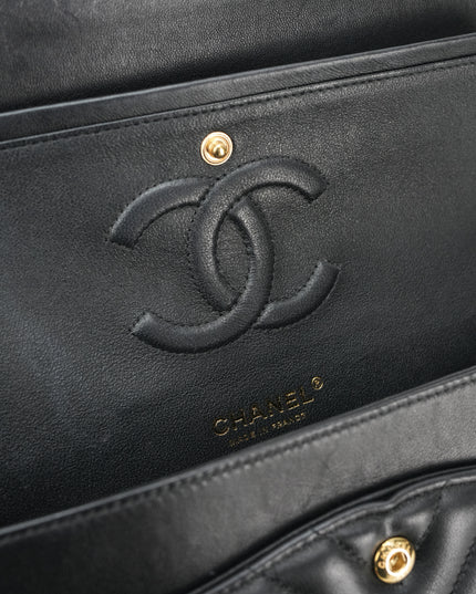 CLASSIC DOUBLE FLAP MEDIUM CHEVRON LAMBSKIN (MATTE) GHW BLACK