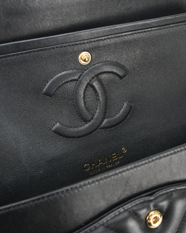 CLASSIC DOUBLE FLAP MEDIUM CHEVRON LAMBSKIN (MATTE) GHW BLACK