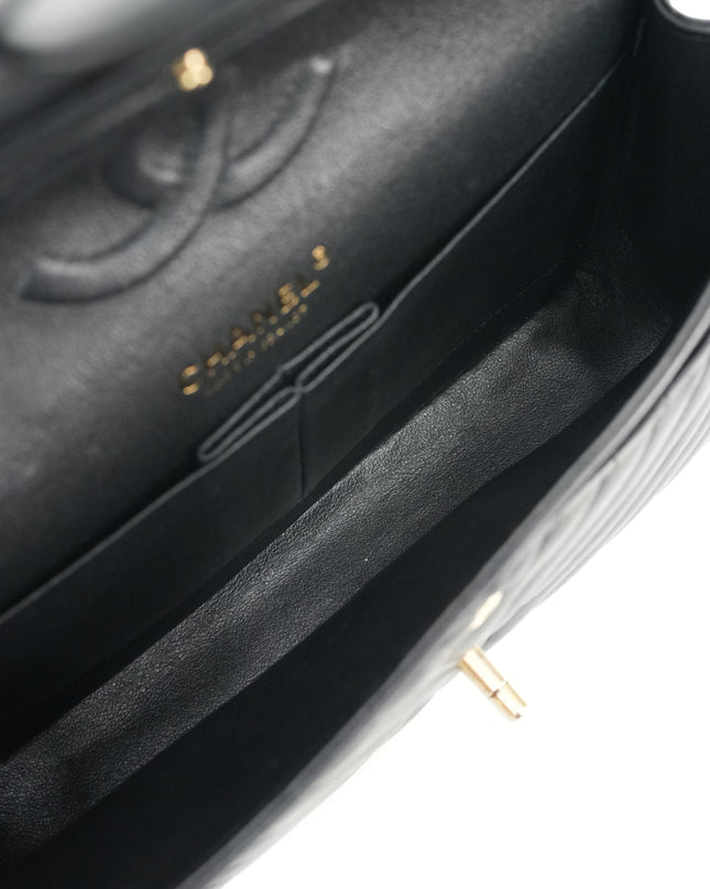 CLASSIC DOUBLE FLAP MEDIUM CHEVRON LAMBSKIN (MATTE) GHW BLACK