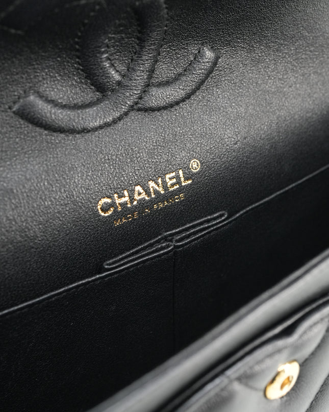 CLASSIC DOUBLE FLAP MEDIUM CHEVRON LAMBSKIN (MATTE) GHW BLACK