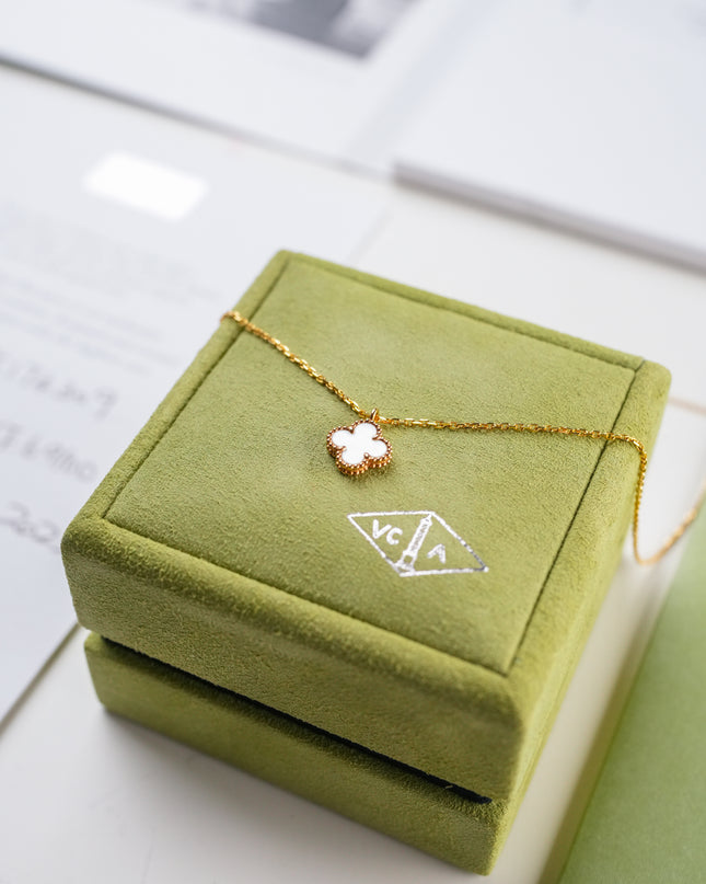 SWEET ALHAMBRA NECKLACE 18K GOLD MOTHER OF PEARL